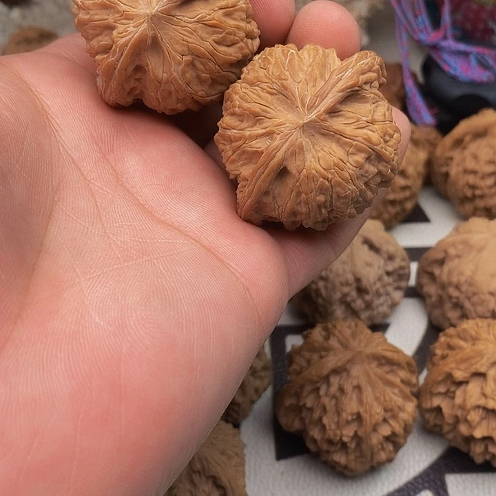 桃核把件阵**哥磨盘狮子头