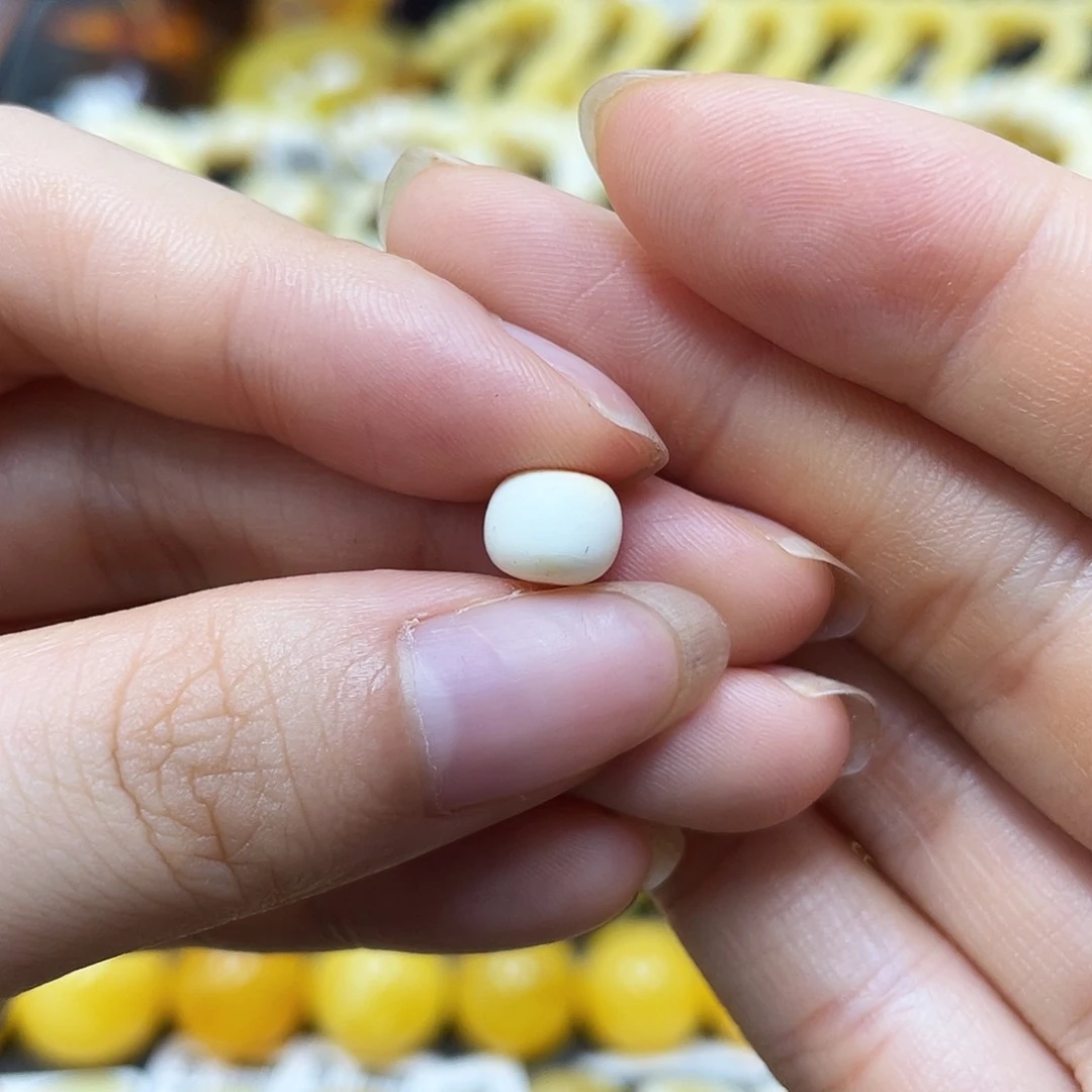 未镶嵌蜜蜡裸石老型7.7✖️6.4mm瑕