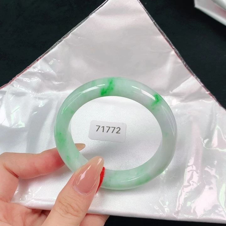 翡翠手镯未镶嵌天然翡翠手镯04