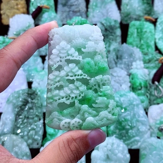 淡***生翡翠未镶嵌吊坠(不含链)