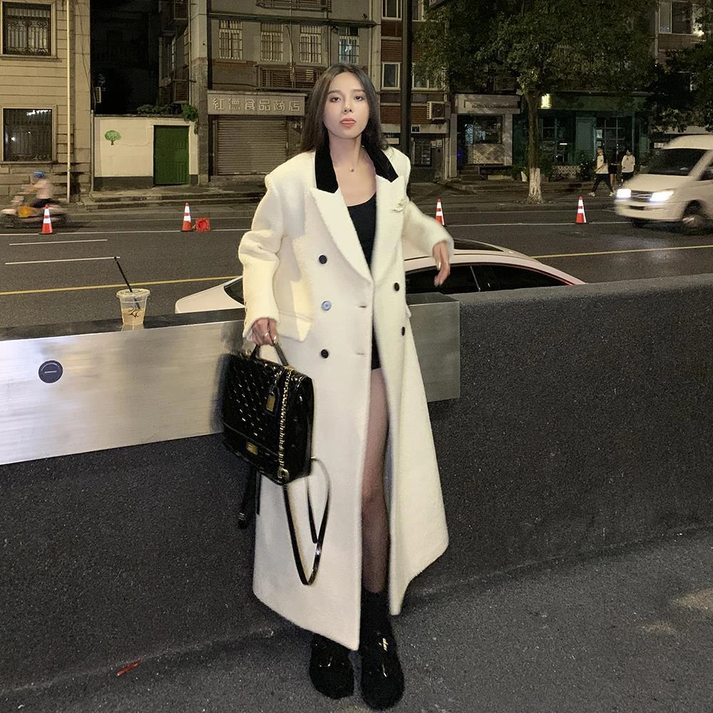 白色西装韩版宽松显瘦中长款2025年女款流行小众炸街入冬漂亮衣服