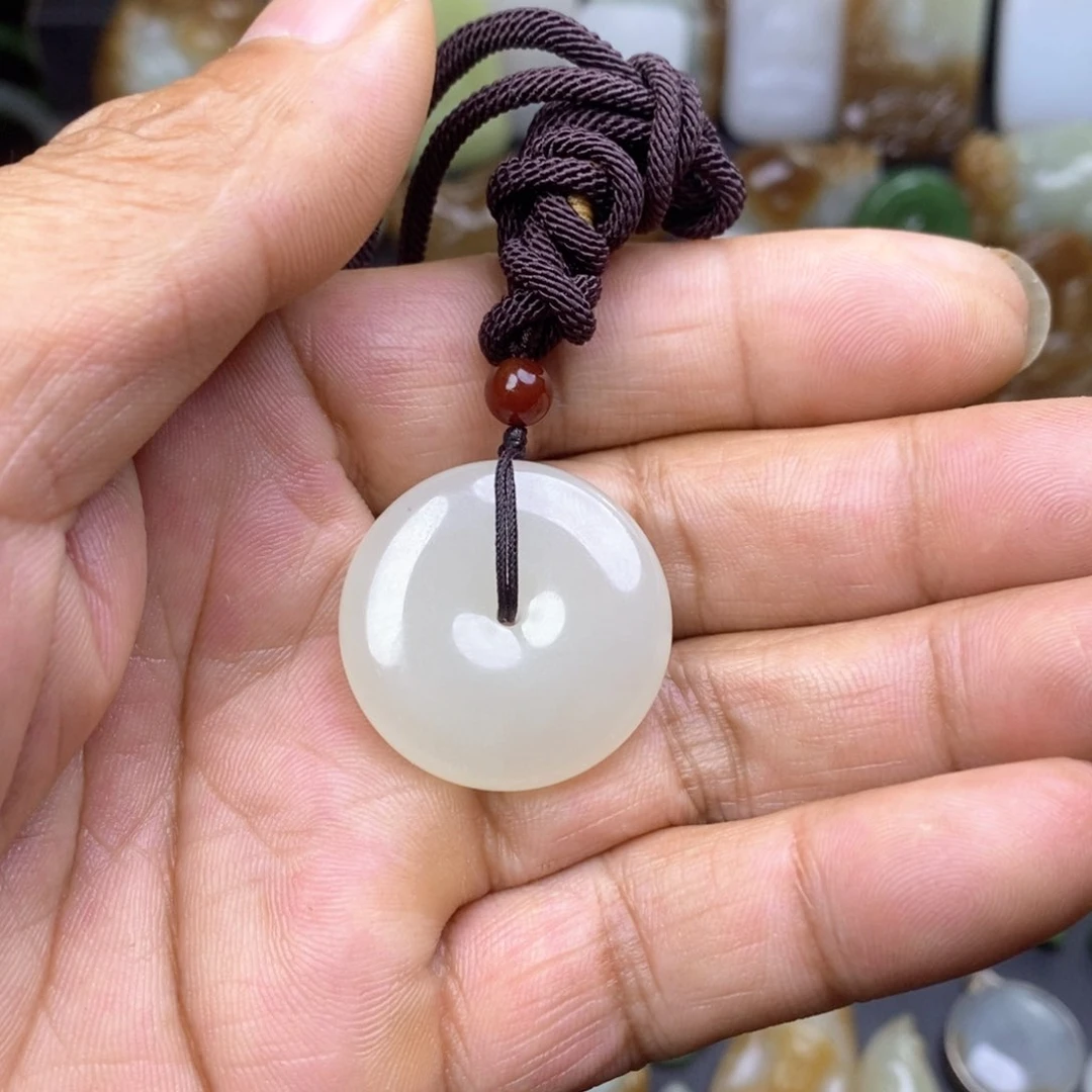 裙***扬和田玉未镶嵌颈饰