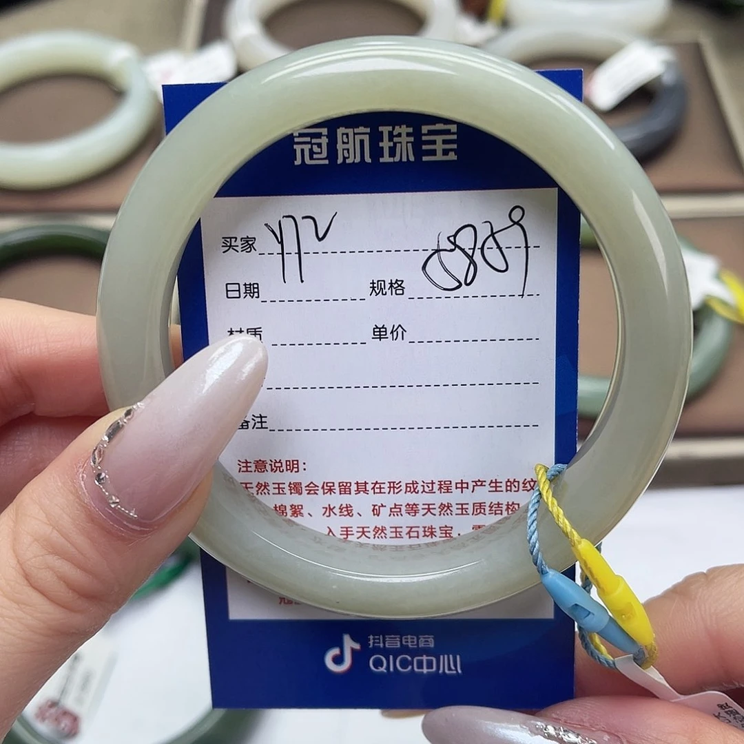 和田玉手镯未镶嵌蚂**吖