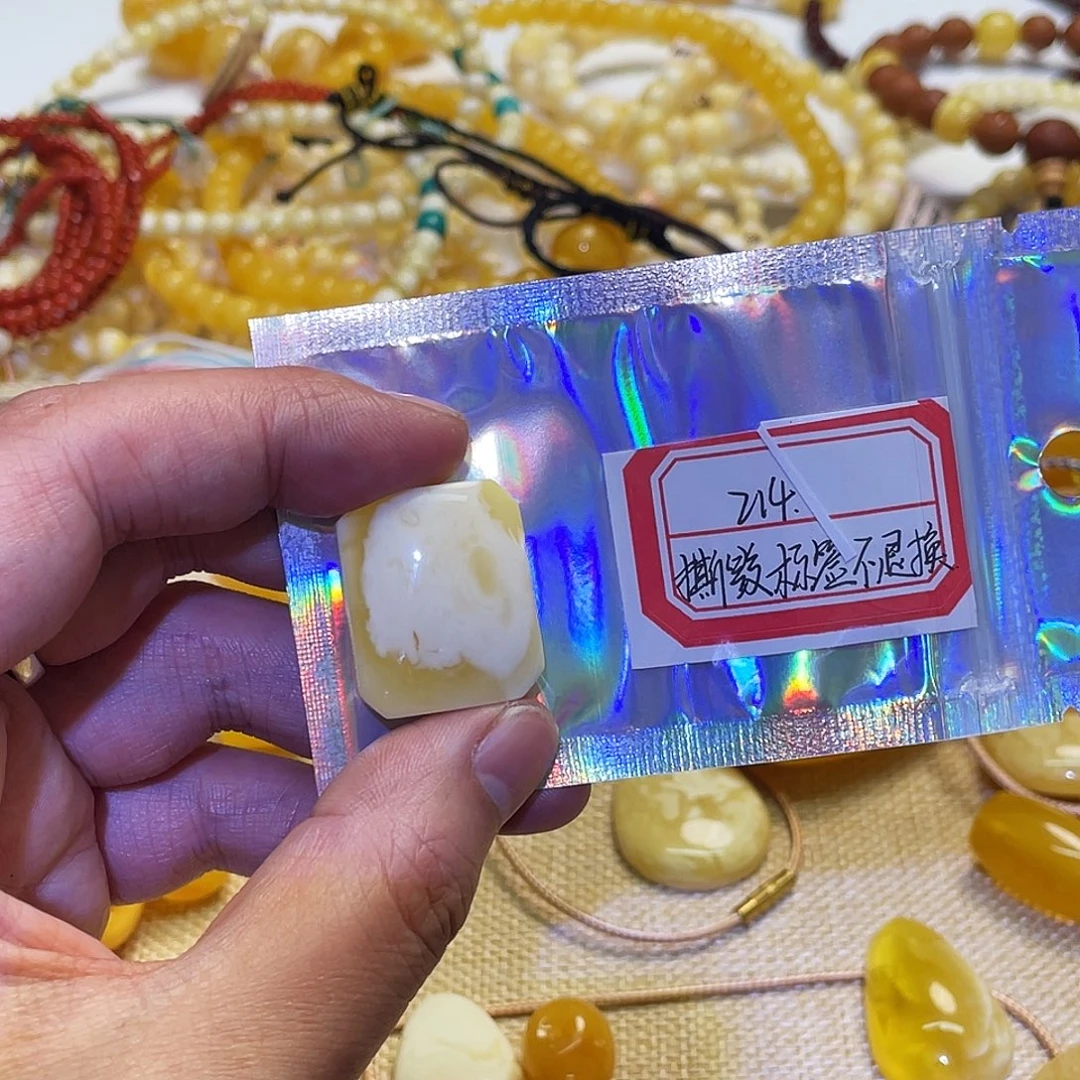 蜜蜡未镶嵌手串牌子