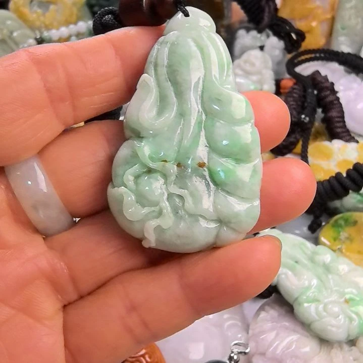 翡翠颈饰未镶嵌吊坠