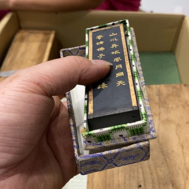 物***非中古品有微瑕，谨慎入手