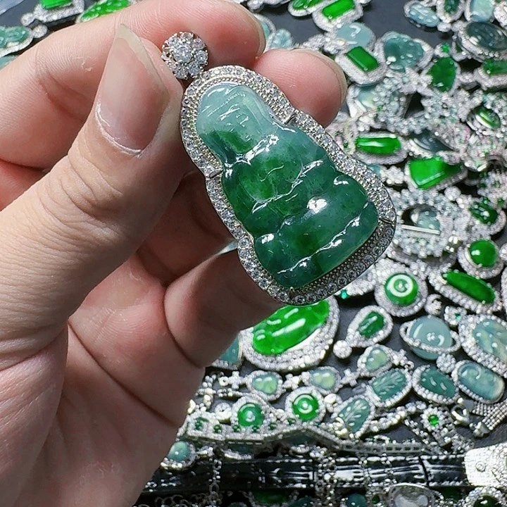 翡翠颈饰未镶嵌天然A货翡翠放漏