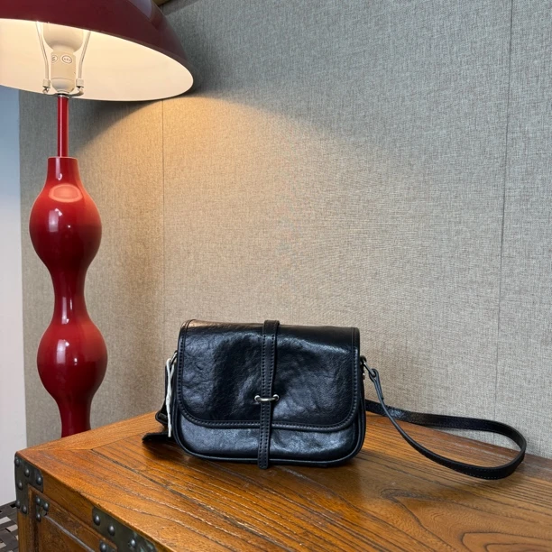 25新款头层植鞣牛皮小众设计迷你邮差包单肩斜挎包330101