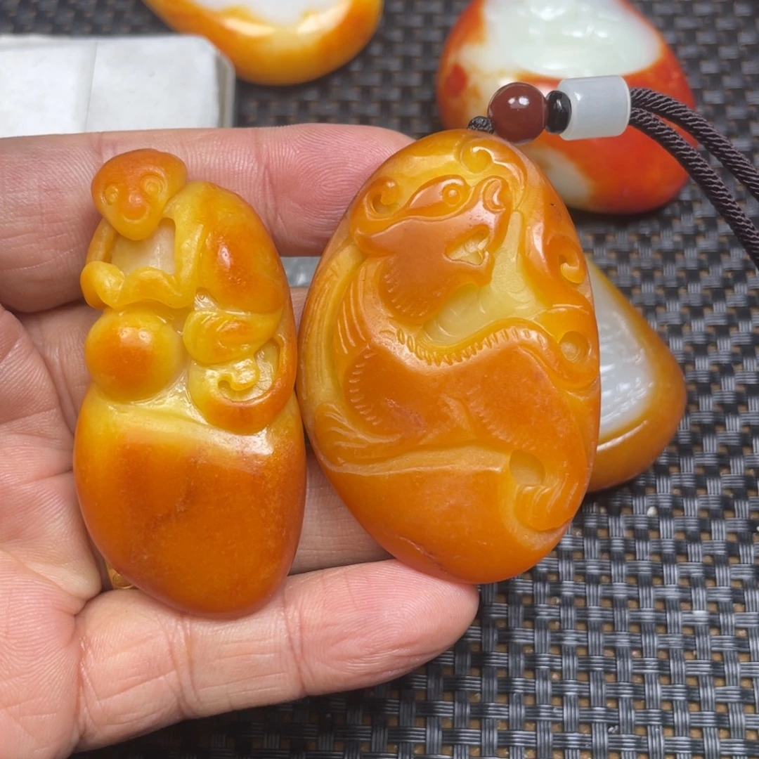 知***乐和田玉未镶嵌颈饰