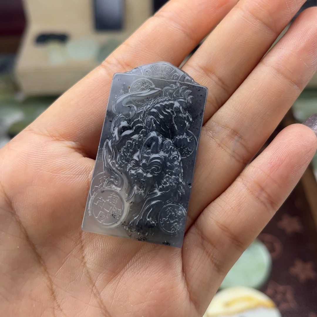 小***财蛇纹石玉未镶嵌颈饰