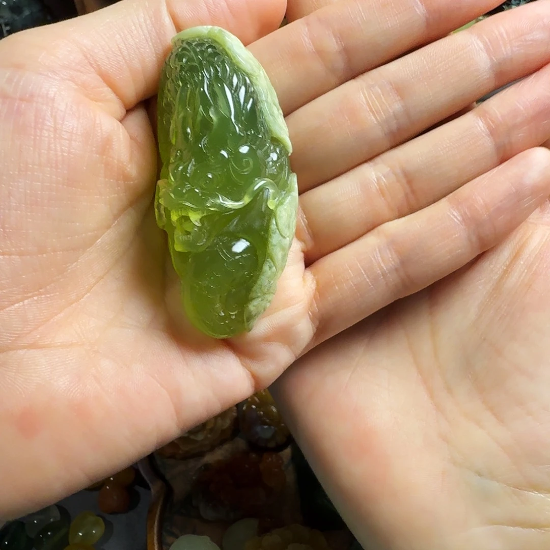 温***暗蛇纹石玉未镶嵌颈饰