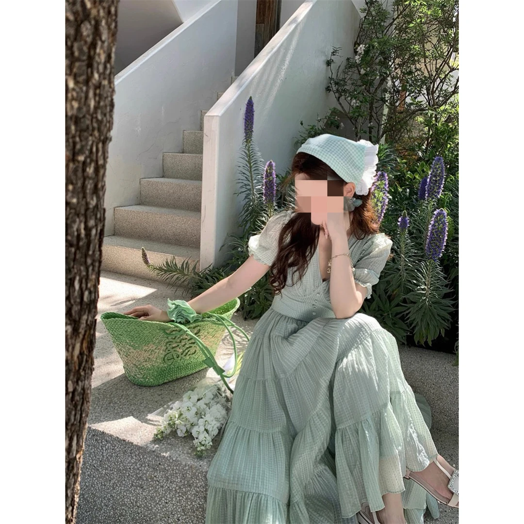 法式气质v领绿色连衣裙子女夏2025新款收腰a字公主裙赎罪绿裙子