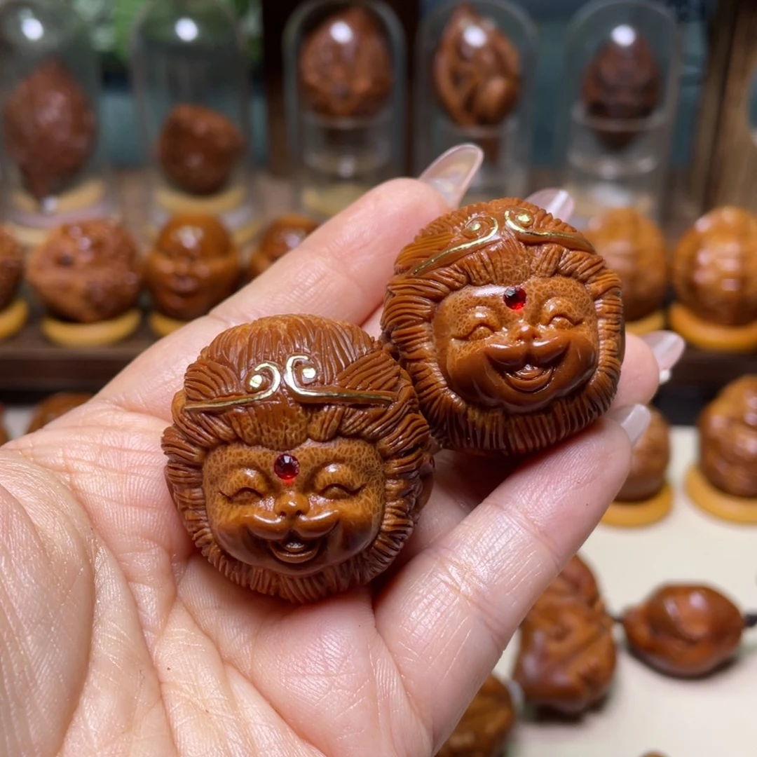 橄榄核吊坠镶嵌孙小圣一对