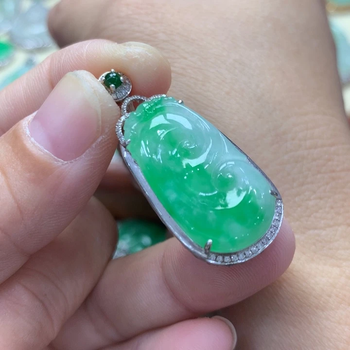 翡翠18K金镶嵌吊坠(不含链)