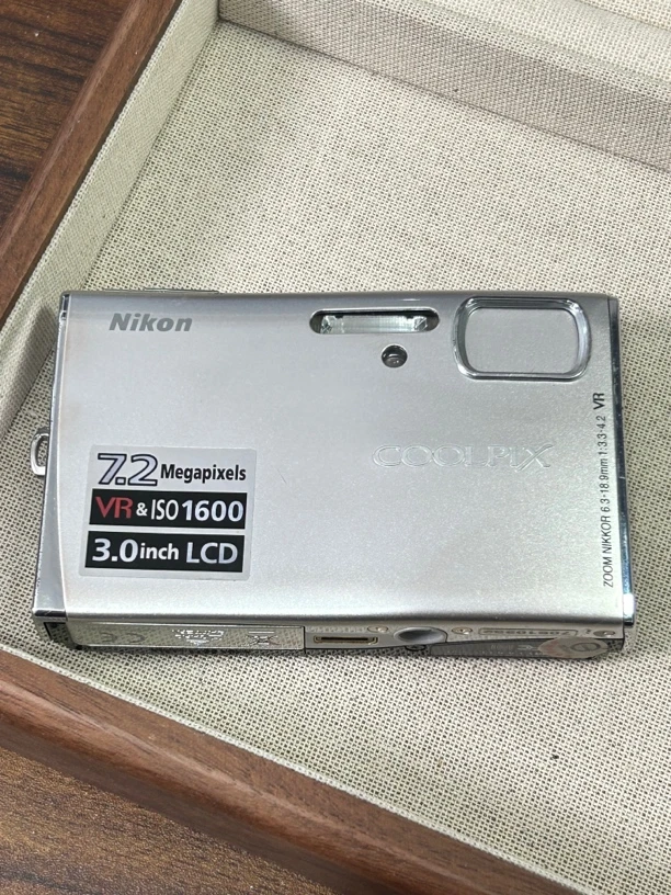 9新 Nikon/尼康 s50 银色 特价 轻微黄屏 复古ccd数码相机