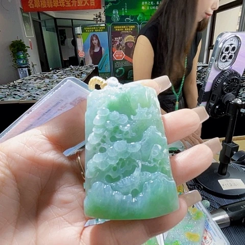 颈饰未镶嵌翡翠一个