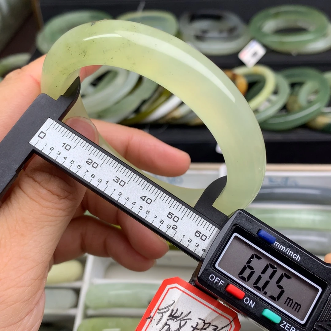 未镶嵌蛇纹石玉手镯577