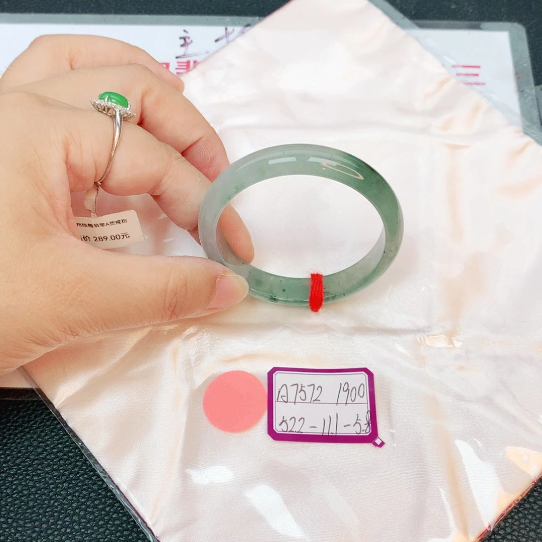 翡翠手镯未镶嵌缅甸翡翠