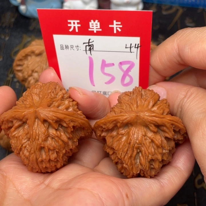 吊坠桃核文玩了吗