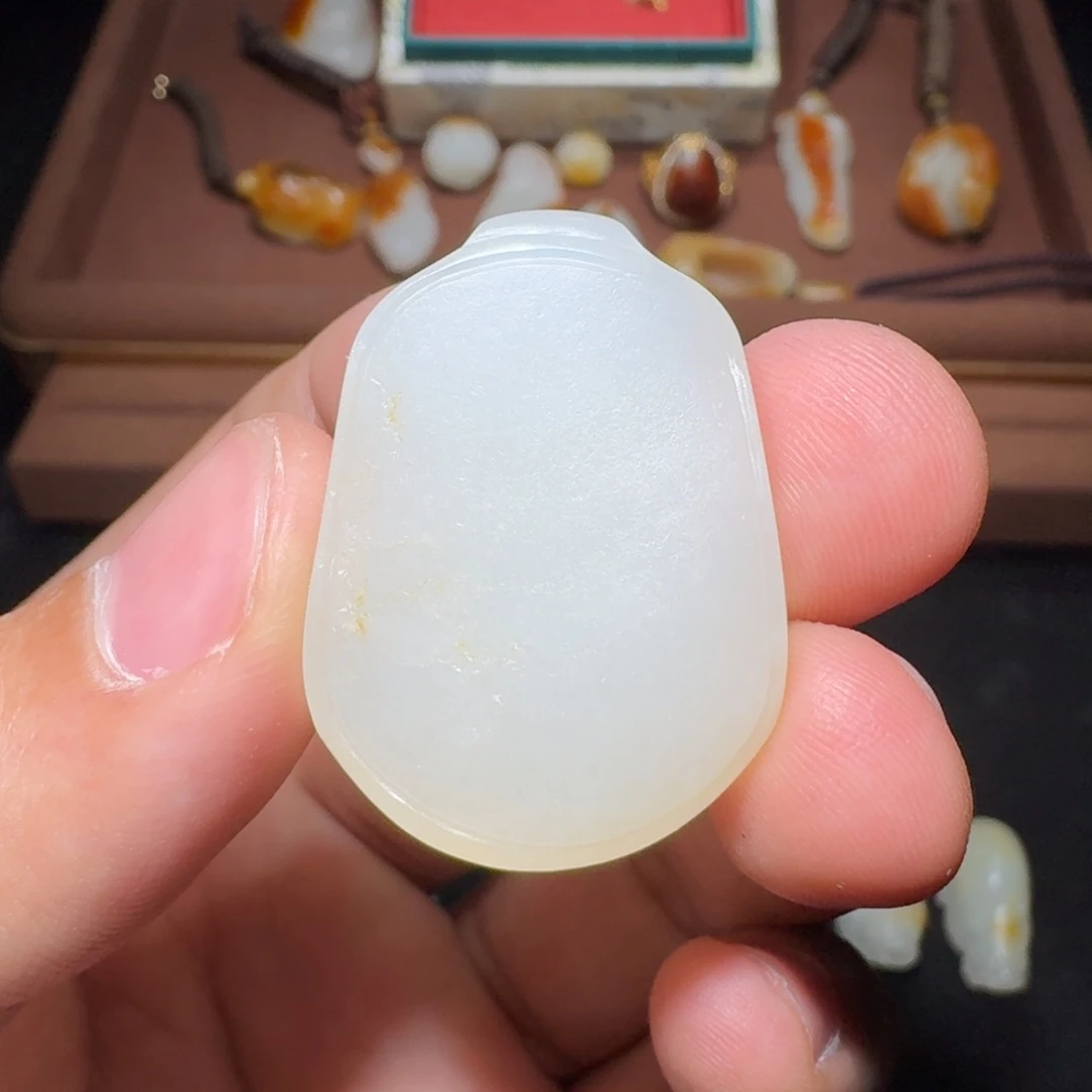 和田玉18K金镶嵌颈饰