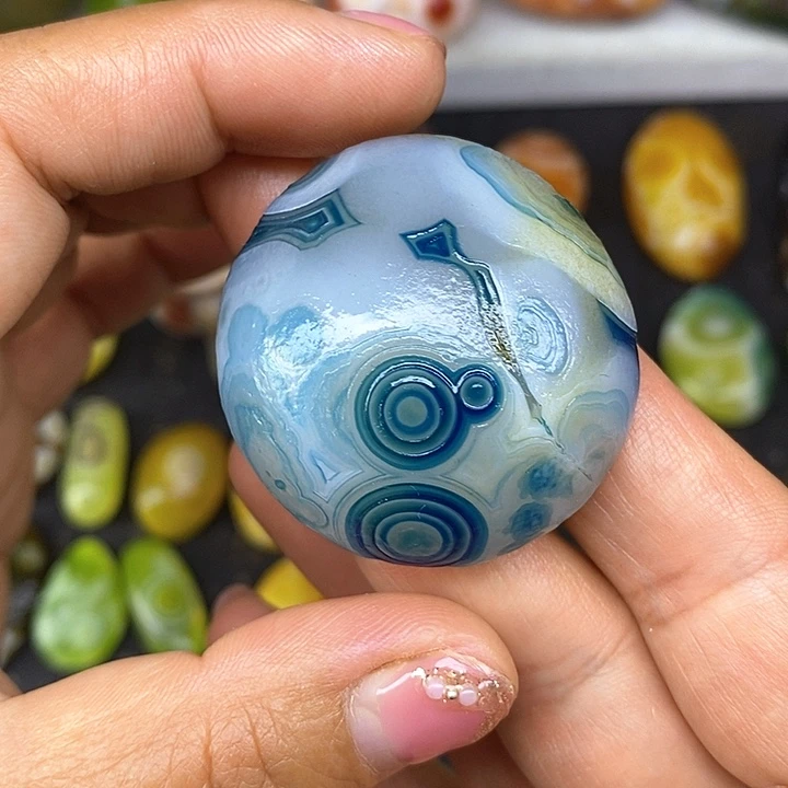 花眼玛瑙俏色奇石蓝色眼睛石