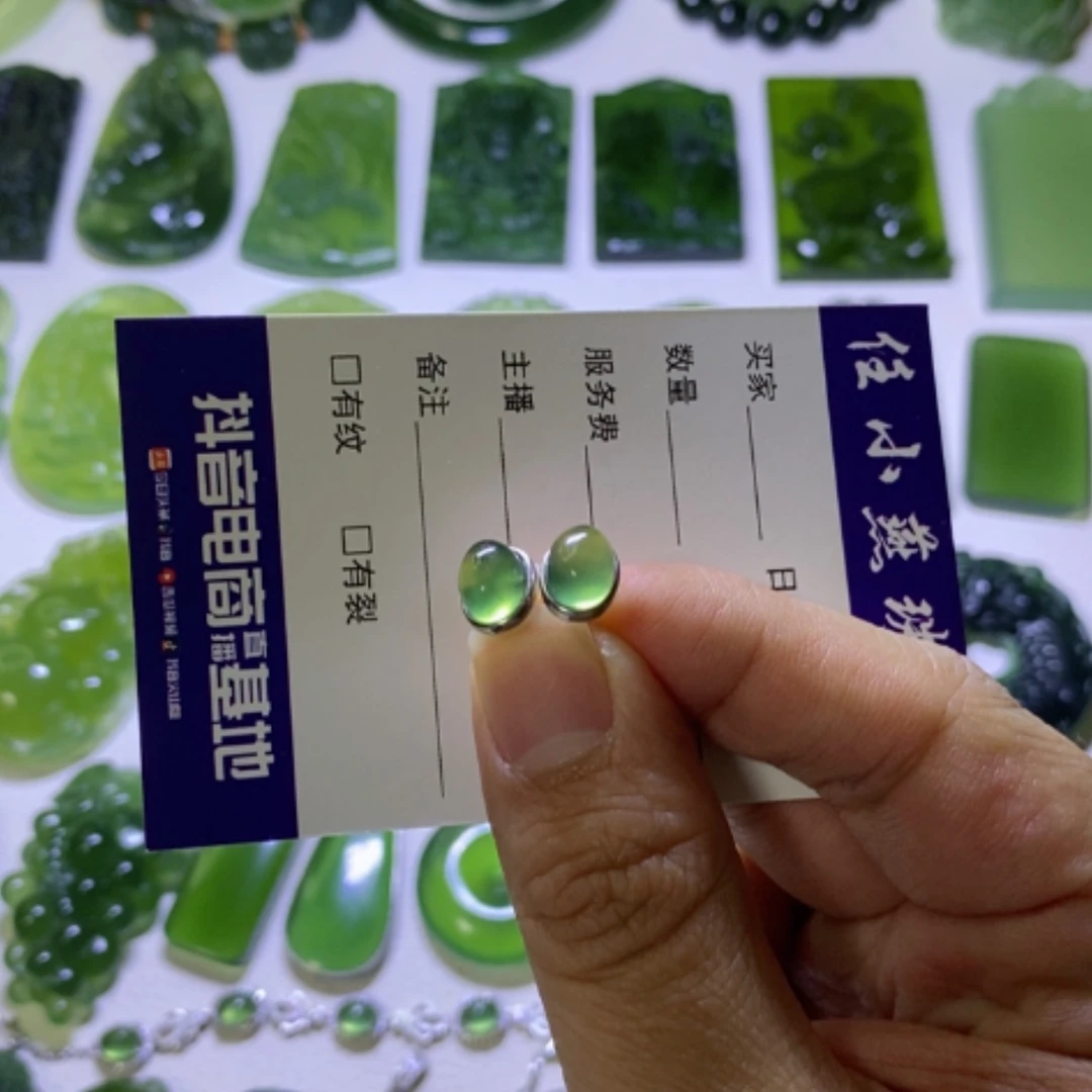 【闪购商品】银S925镶嵌蛇纹石玉耳钉