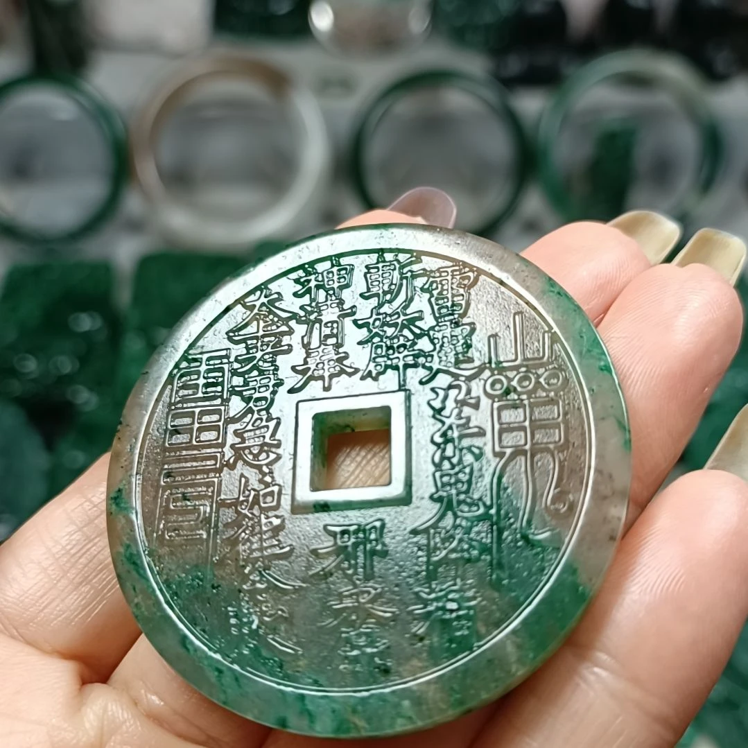 独山玉未镶嵌挂件