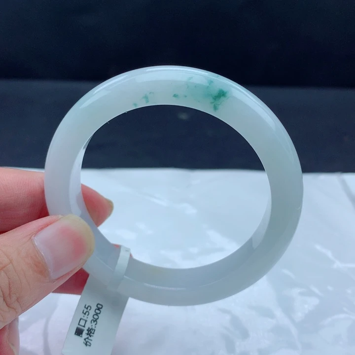 翡翠手镯未镶嵌55飘花