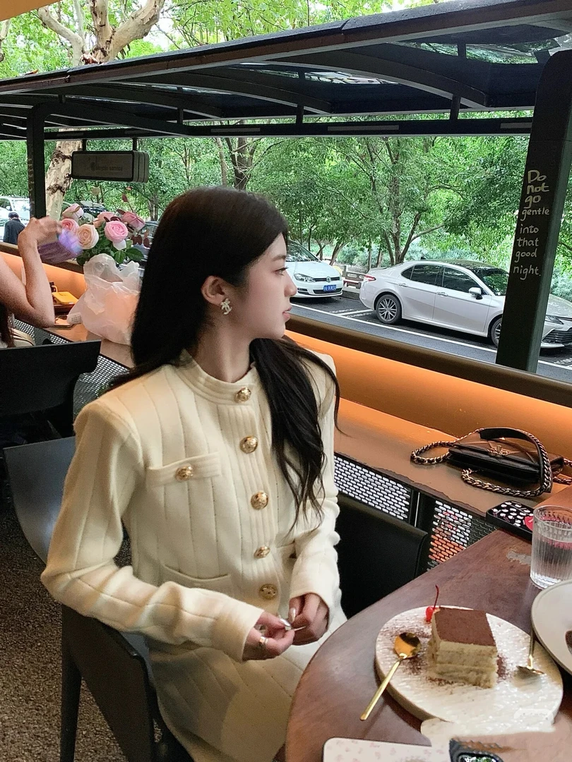 【是你大大钱】金圆扣小香正肩针织女秋季高级感显高时尚两件套装