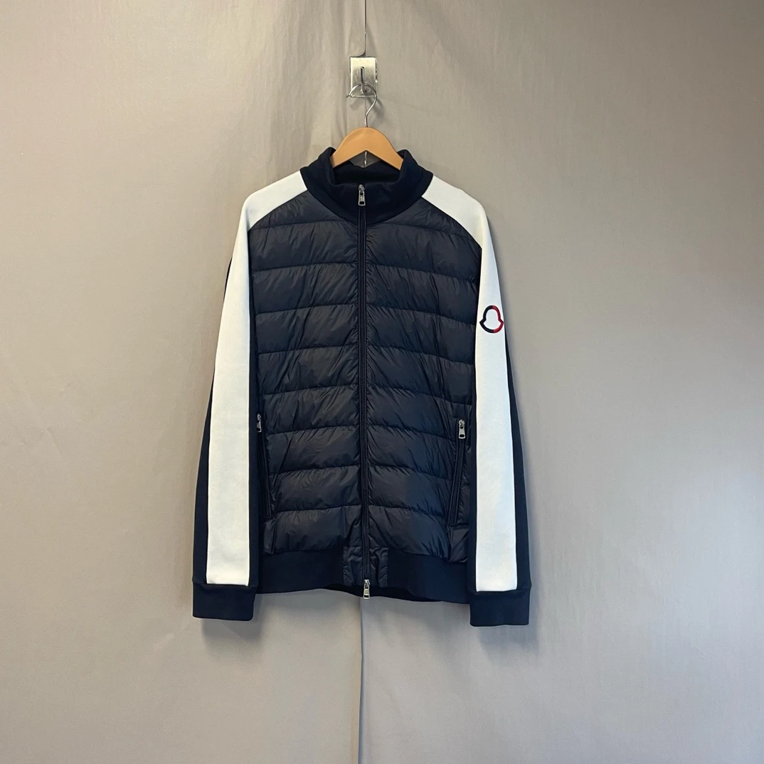 未使用 MONCLER 经典刺绣大logo拼接羽绒服 XL码  #8130