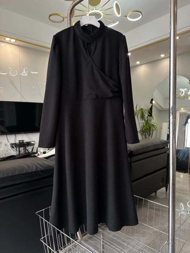 设计长款连衣裙纯色显瘦长袖早春