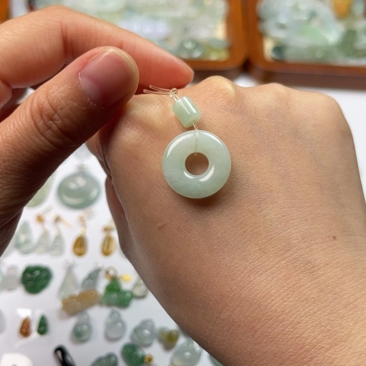 翡翠未镶嵌颈饰甜甜圈