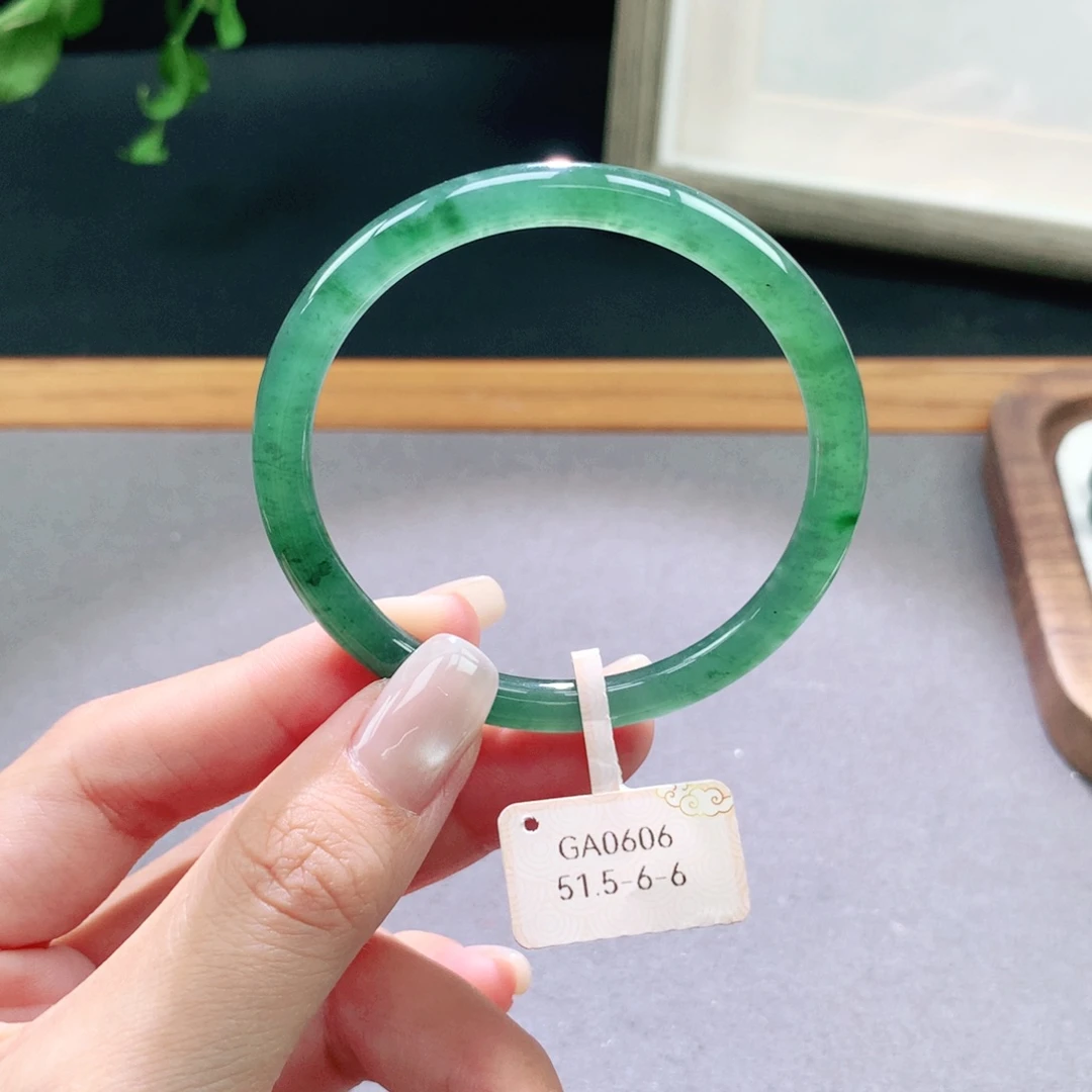 翡翠手镯未镶嵌天然