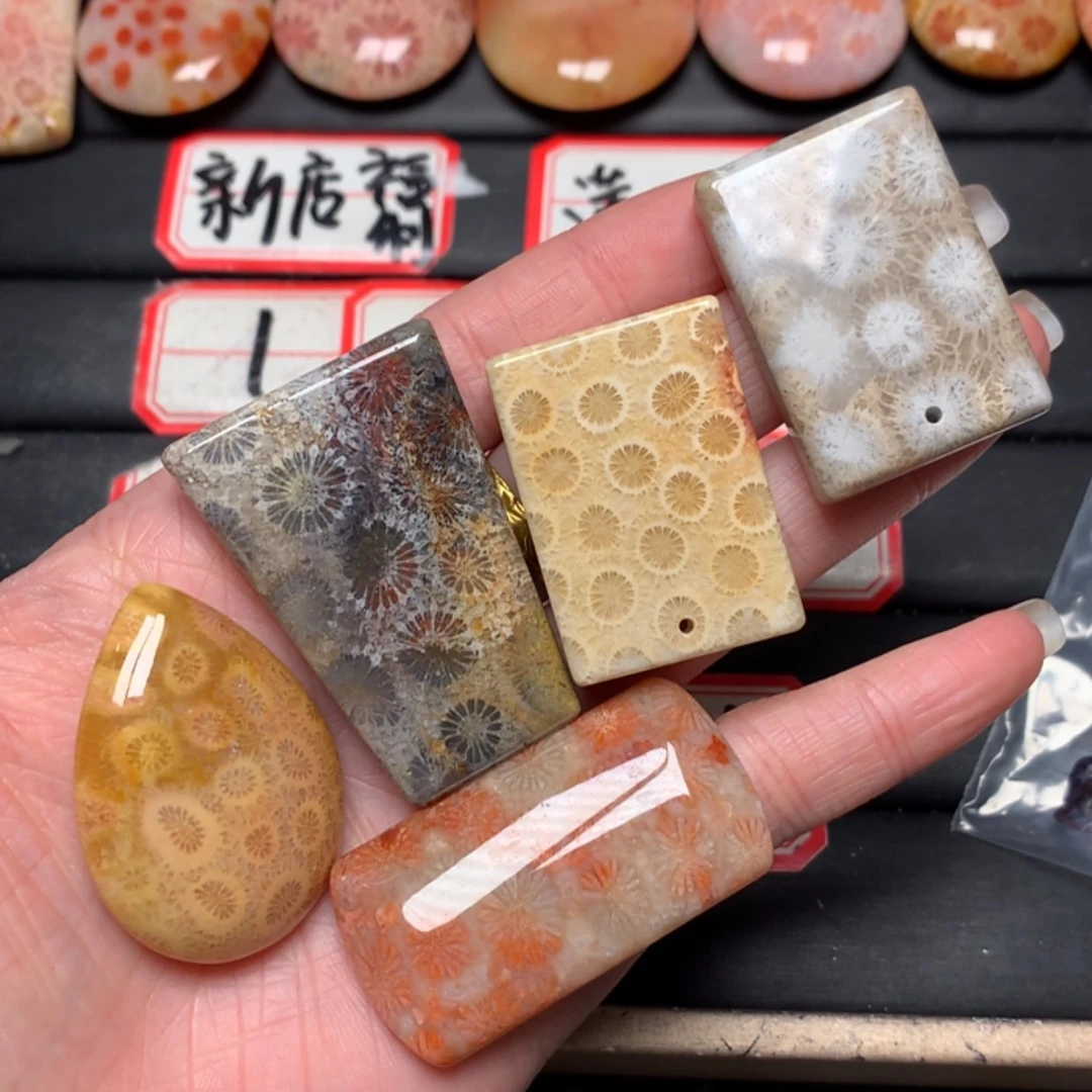 【闪购商品】硅化玉颈饰未镶嵌大*爱