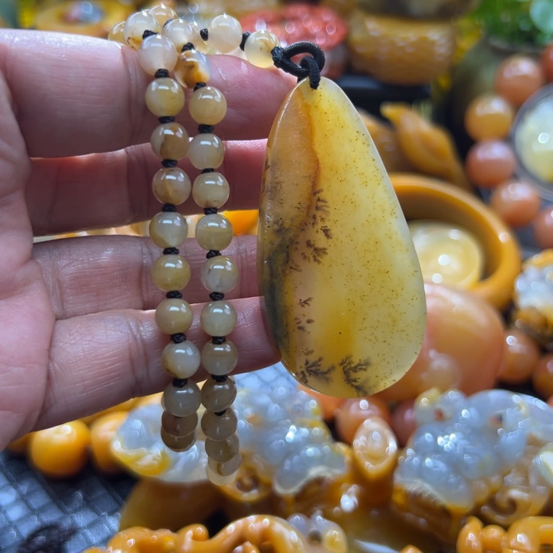 石英质玉未镶嵌颈饰