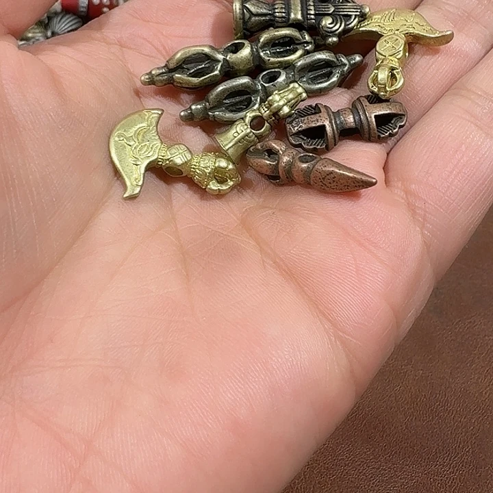 L***i藏传文玩手串配饰