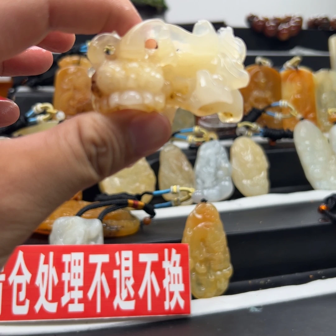 未镶嵌石英质玉（黄龙玉）多样性发货，发其一
