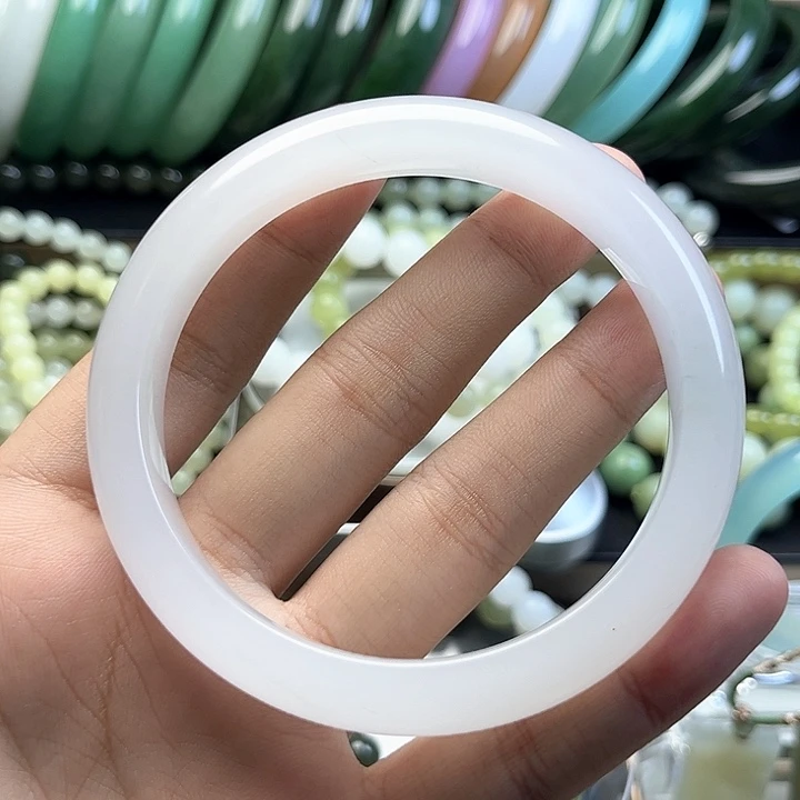 未镶嵌手镯石英质玉