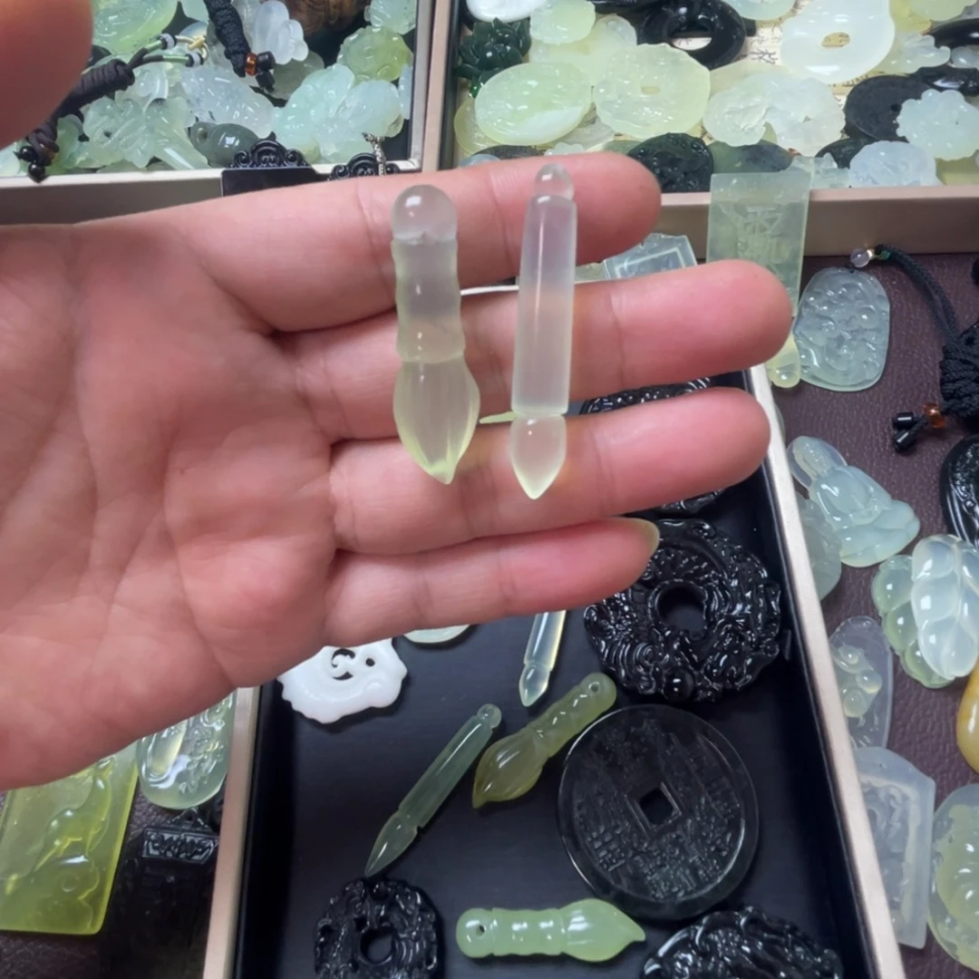 蛇纹石玉未镶嵌颈饰D****t