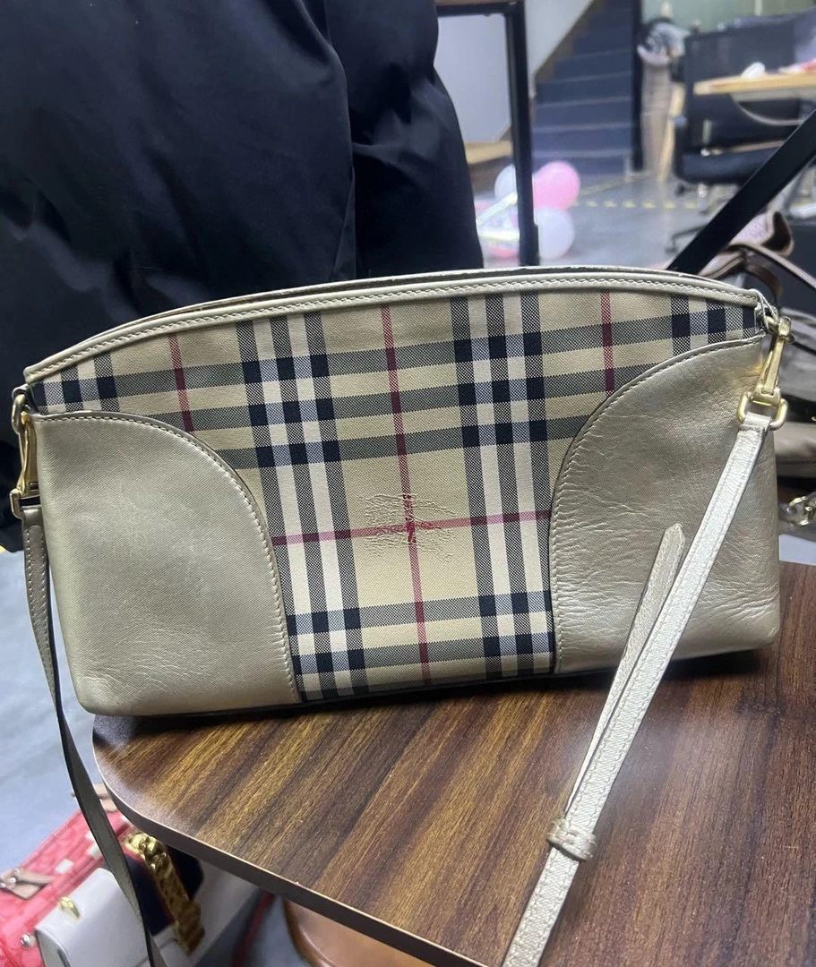95新 Burberry斜挎包 15889