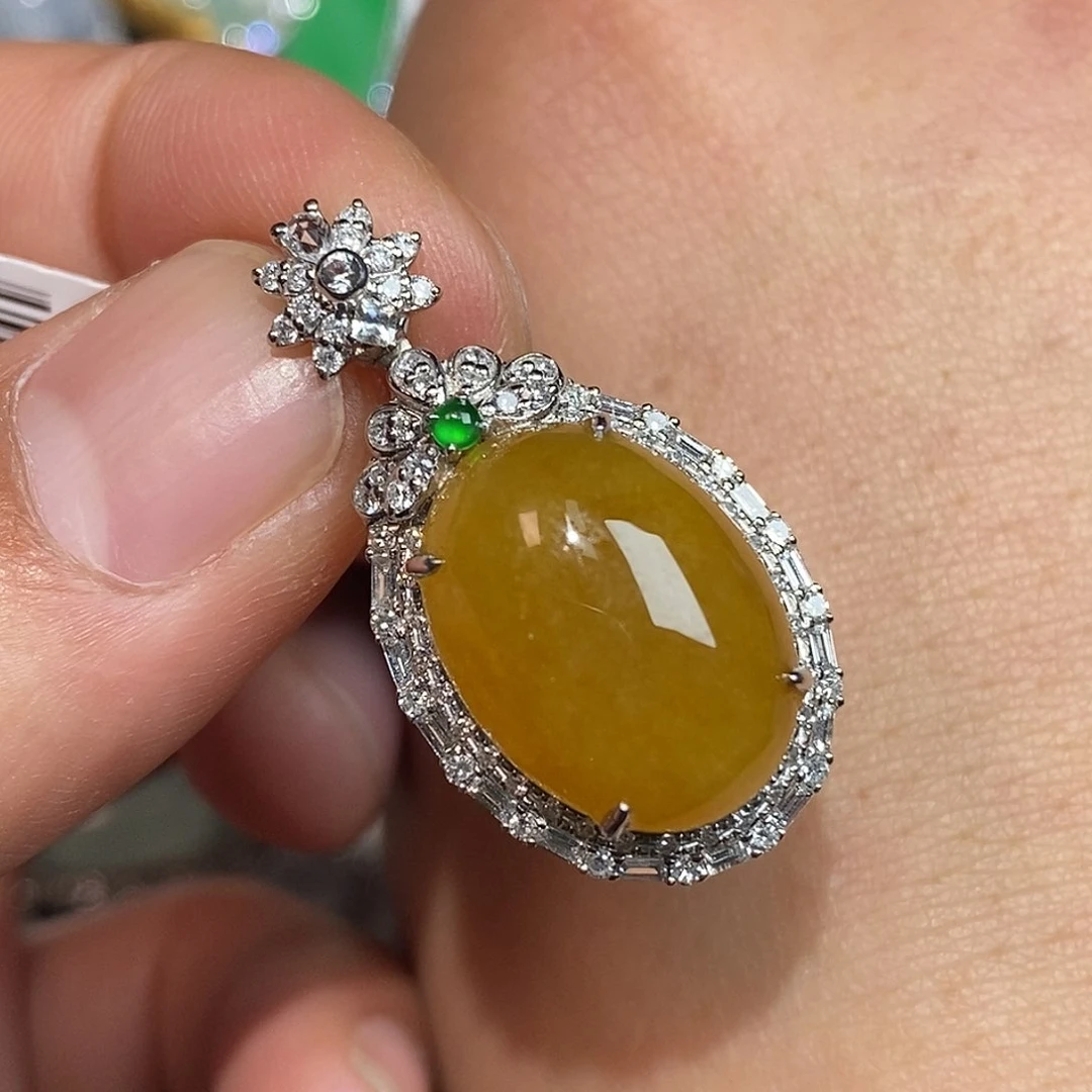 翡翠颈饰18K金镶嵌蛋面