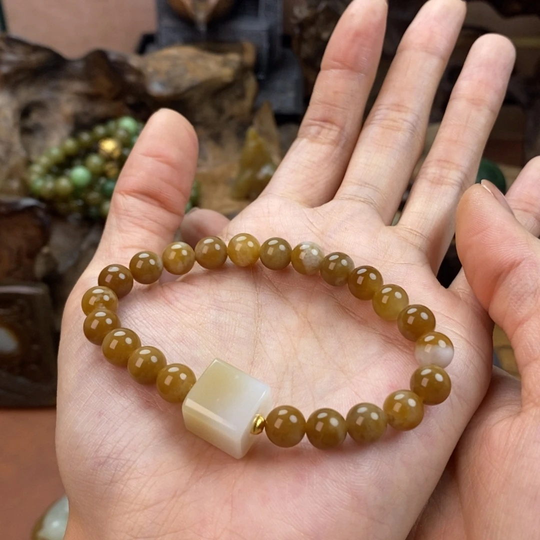 搂***宝和田玉（糖玉）未镶嵌颈饰