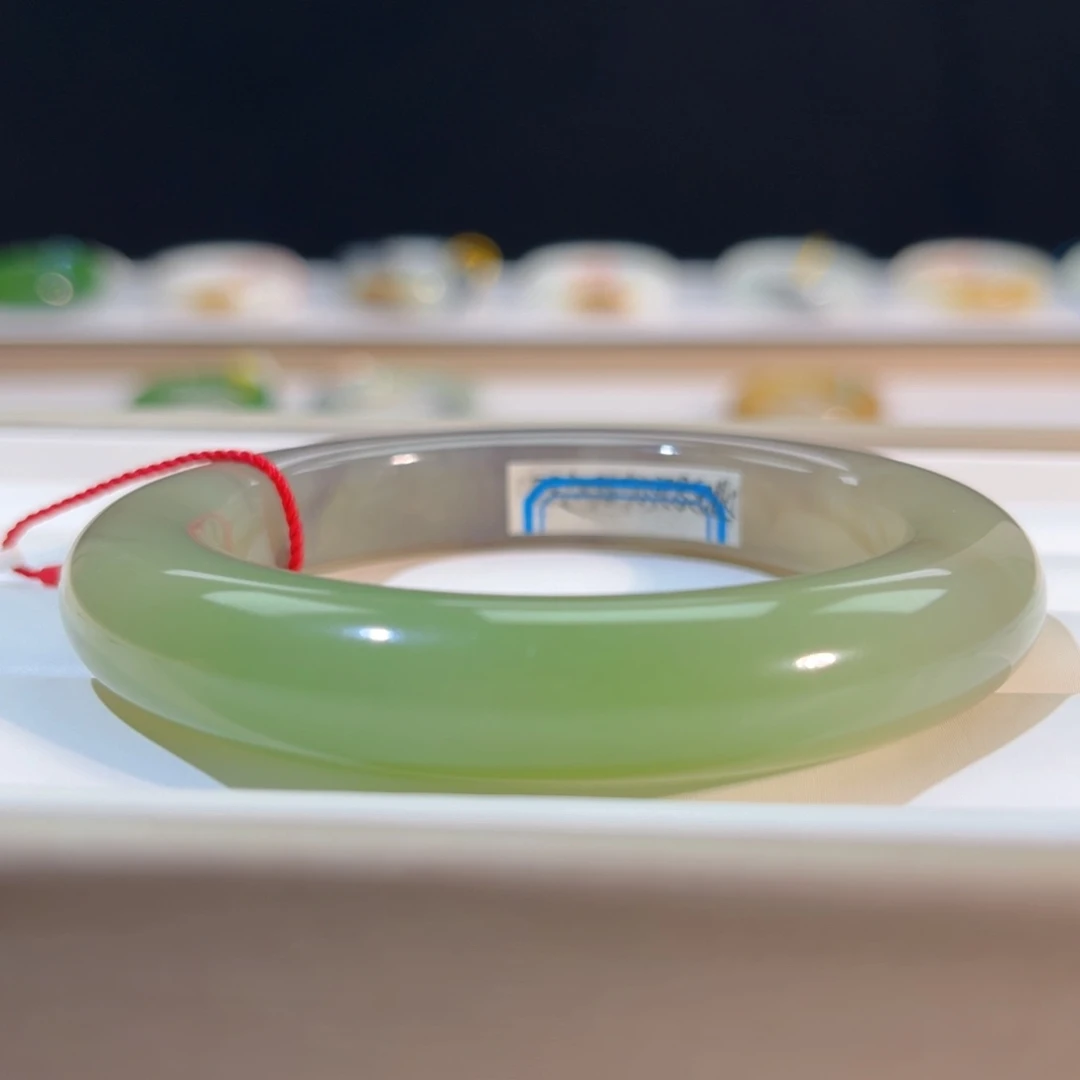 未镶嵌手镯和田玉   「浓紫翠、半山水」密度高