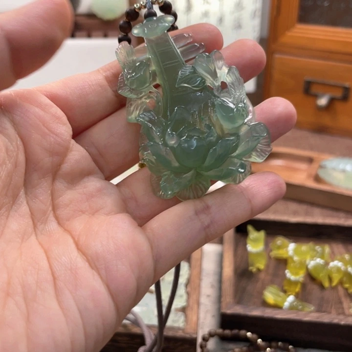 蛇纹石玉未镶嵌颈饰