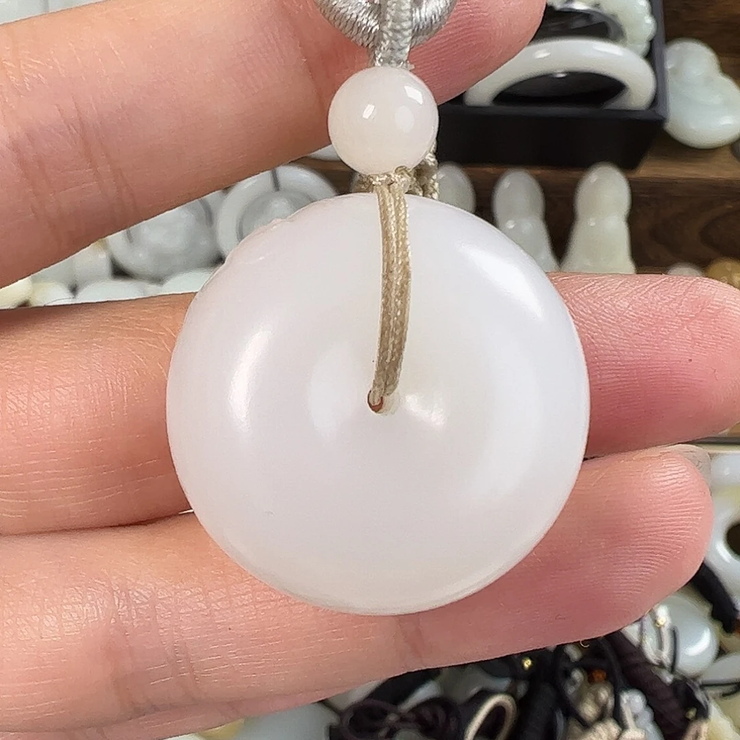 拉***辰和田玉未镶嵌颈饰