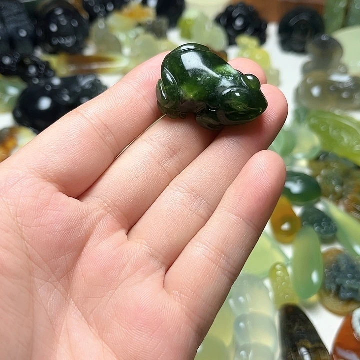 未镶嵌蛇纹石玉颈饰