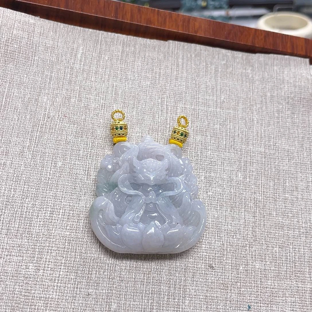 翡翠未镶嵌颈饰狐狸吊坠