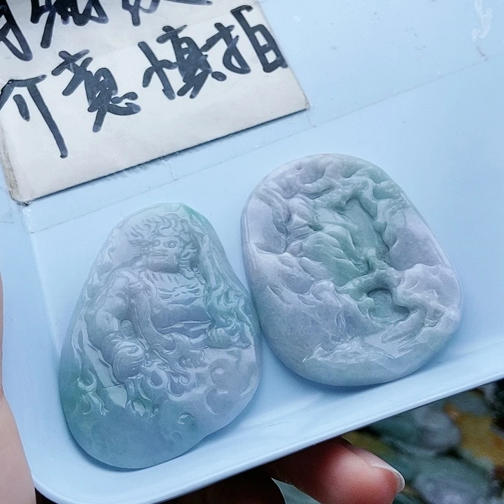 颈饰足铂镶嵌翡翠翡翠