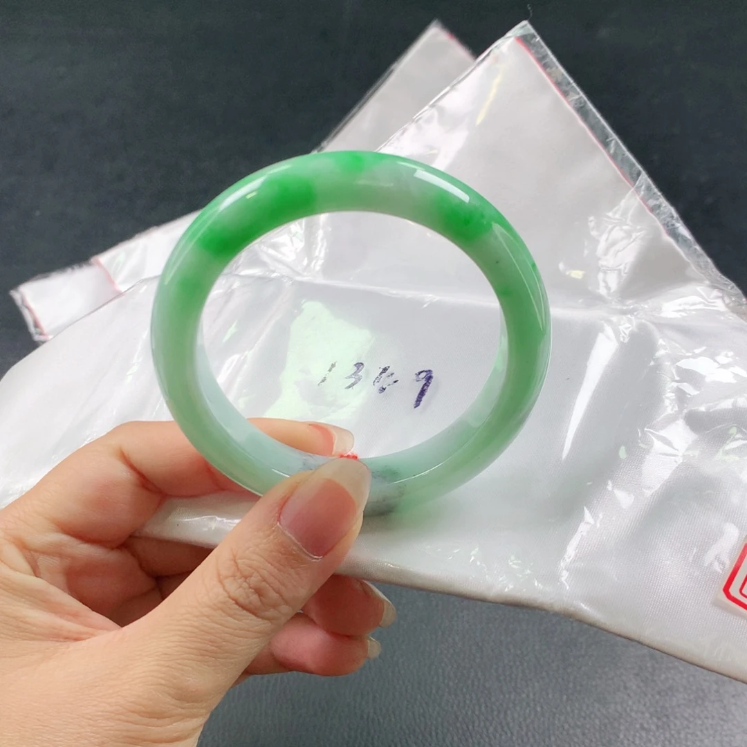 翡翠未镶嵌手镯03