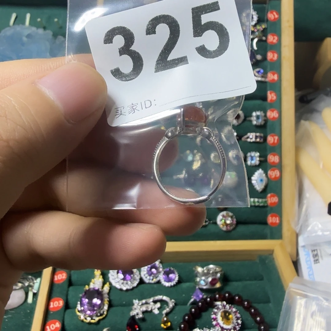 傲***咒银S925镶嵌石英质玉戒指